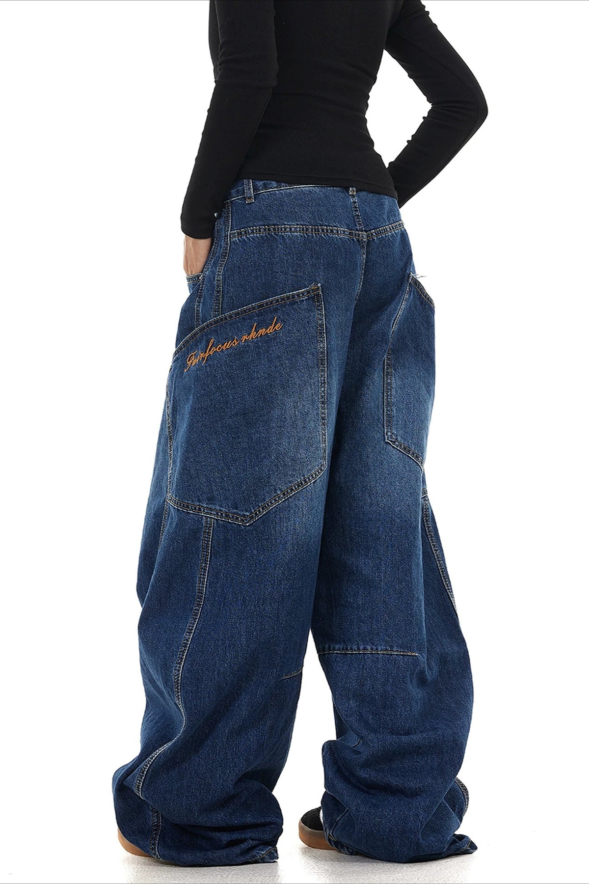 Oversized Pocket Low Rise Barrel Jeans