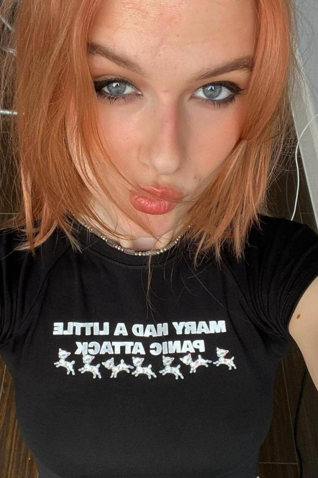 Cropped Fitted Letter Print T-Shirt Secondary image
