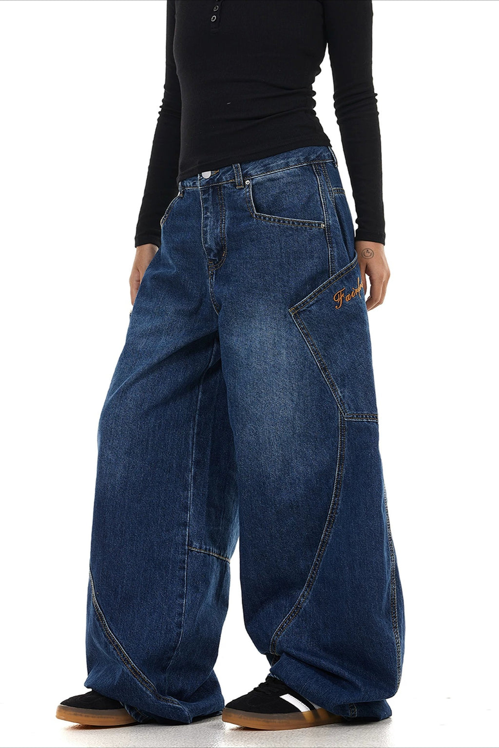 Oversized Pocket Low Rise Barrel Jeans