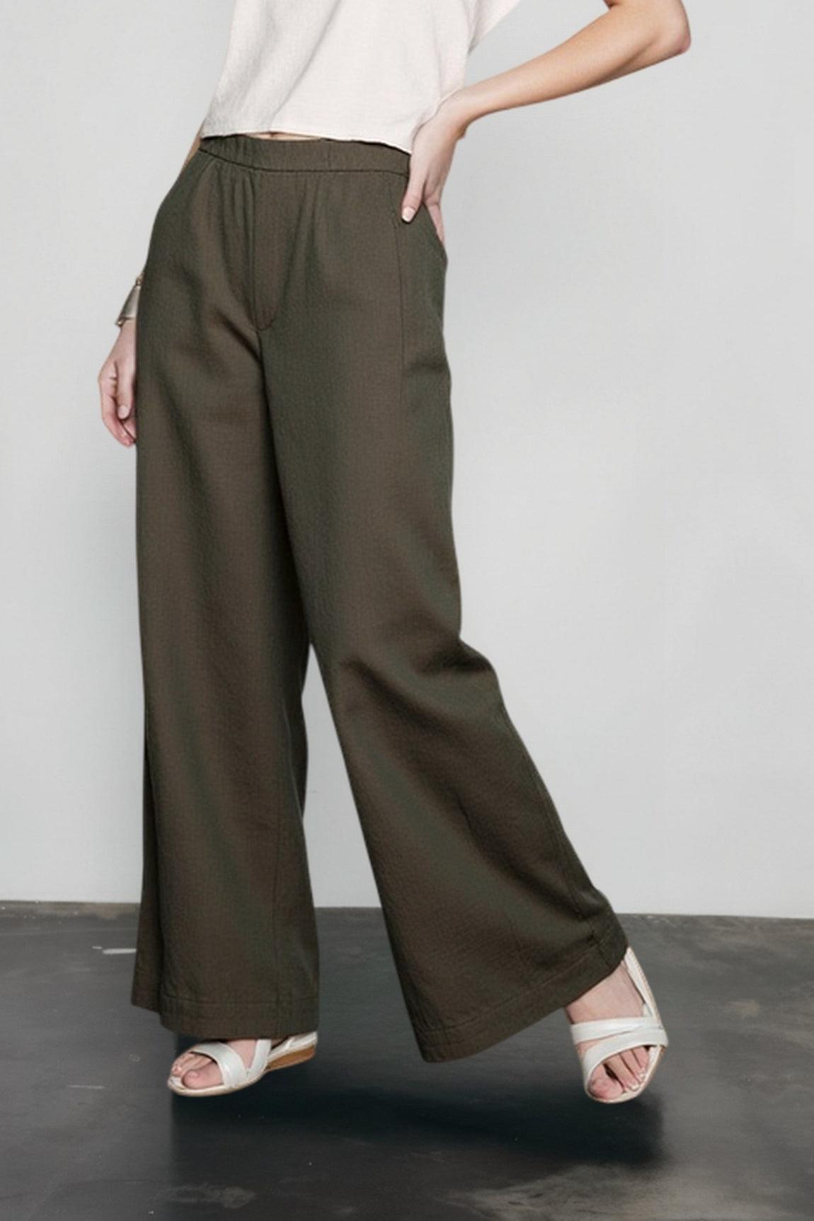 Linen Cropped Balloon Pants Secondary image