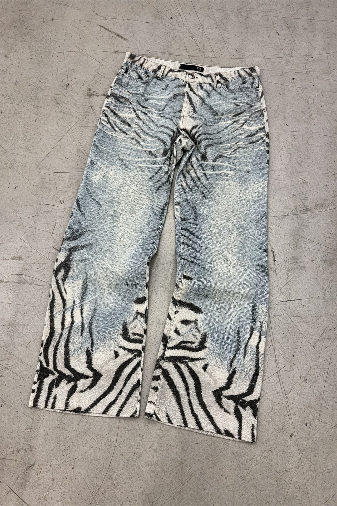 Tiger Graphic Washed Wide Leg Jeans Secondary image