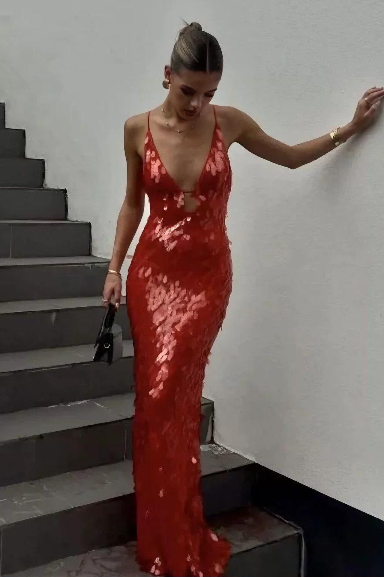 Chic Short Sleeve Plunging Cocktail Dress Secondary image